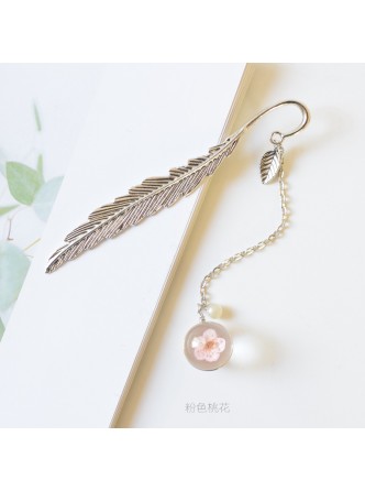 بوک مارک آویز با آویز گل