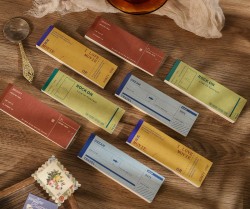 دفترچه یادداشت سفر و بلیط