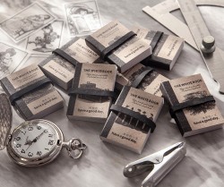 کتابچه سیاه و سفید برگه های تزیینی