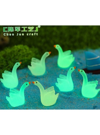 مجسمه دکوری قو شب تاب