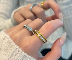 انگشتر چرخشی نگین‌دار